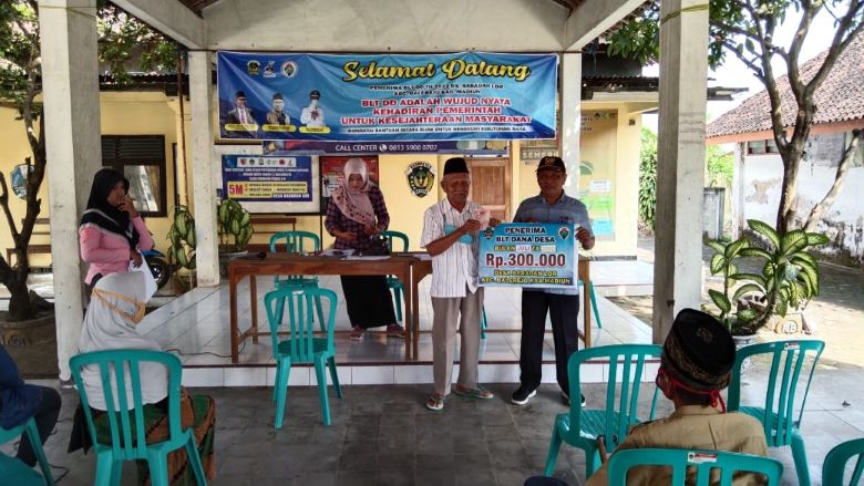 Penyaluran Bantuan Langsung Tunai (BLT-DD) Tahap VII dan VIII Tahun Anggaran 2022 Desa Babadan Lor