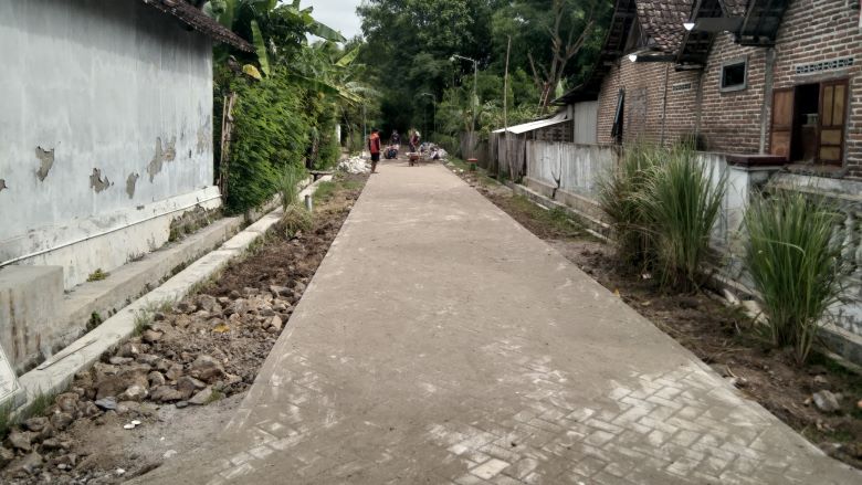 Pavingisasi Jalan Lingkungan Desa Bantuan Keuangan Khusus (BKK) Provinsi Jatim Tahun 2022