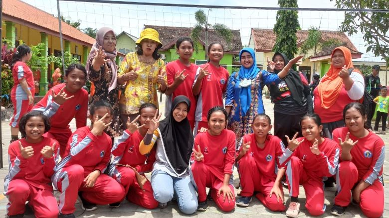 Tim Bola Voli Putri SDN Babadan 01 Meraih Juara 2 dalam O2SN-K3S Cup 2023