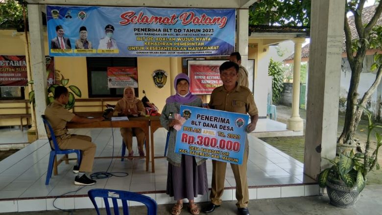 Jelang Lebaran, 49 KPM Menerima Bantuan BLT DD Periode April 2023